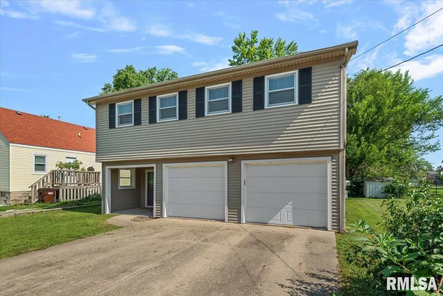 627 W Poplar Street, Taylorville, IL 62568 - #3