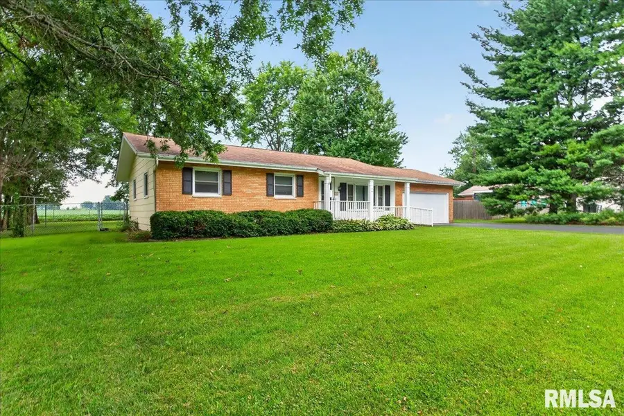1 Oakwood Lane, Auburn, IL 62615 - #2