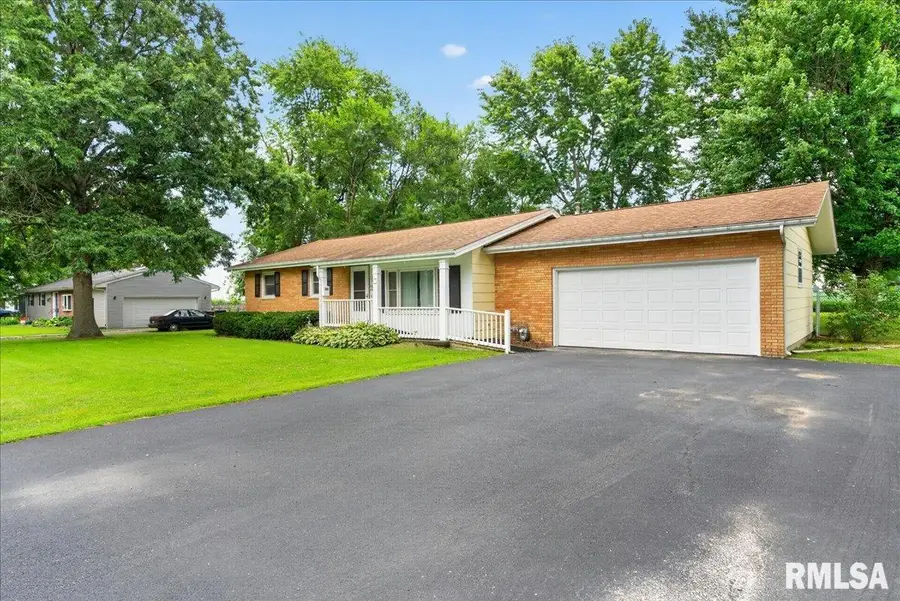 1 Oakwood Lane, Auburn, IL 62615 - #3