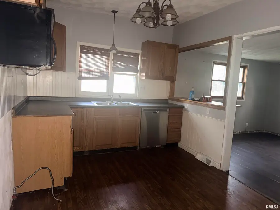 410 E South Street, Astoria, IL 61501 - #3