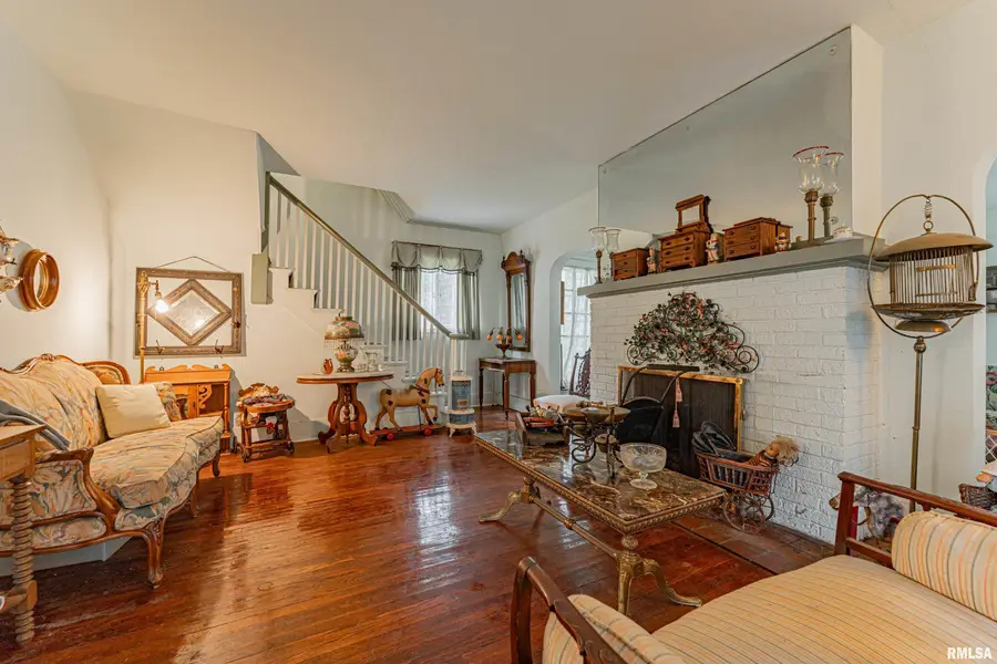212 Park Place, Lincoln, IL 62656 - #3