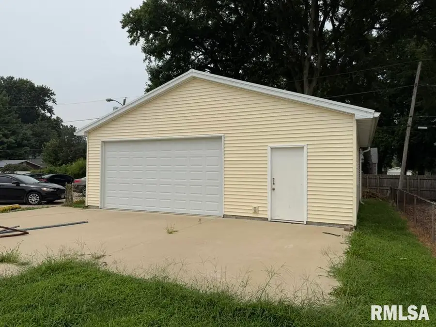 2133 E North Grand Avenue, Springfield, IL 62702 - #2