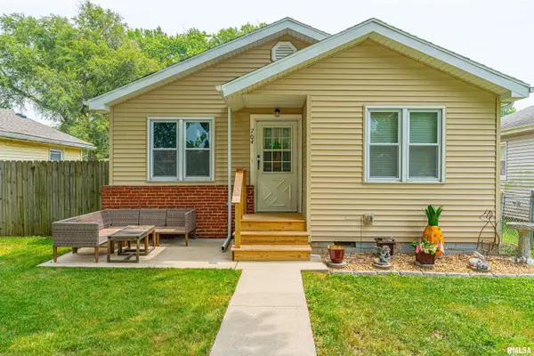 704 N Madison Street, Lincoln, IL 62656