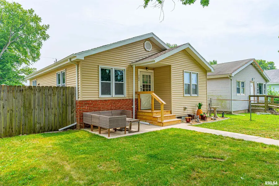 704 N Madison Street, Lincoln, IL 62656 - #2