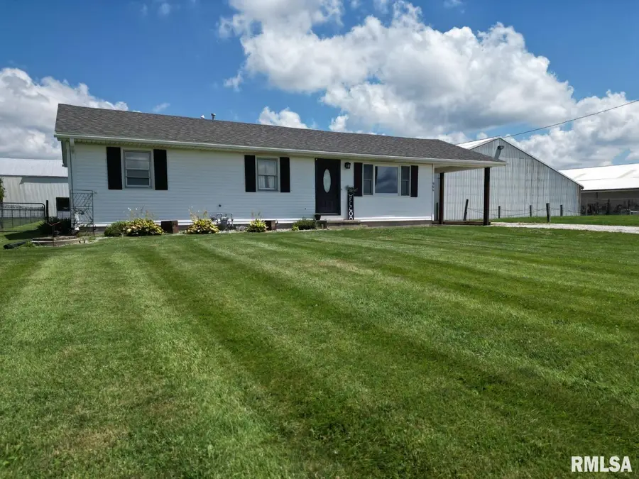 906 W Railroad Street, Shipman, IL 62685 - #2