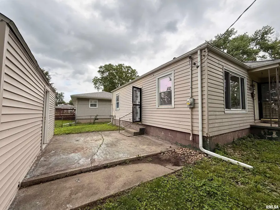 2104 W Packard Street, Decatur, IL 62522 - #2