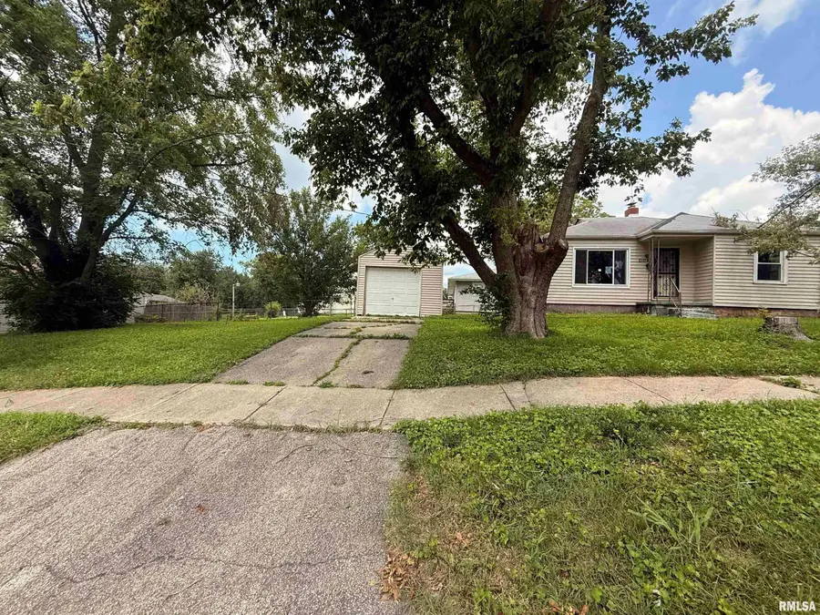 2104 W Packard Street, Decatur, IL 62522 - #3