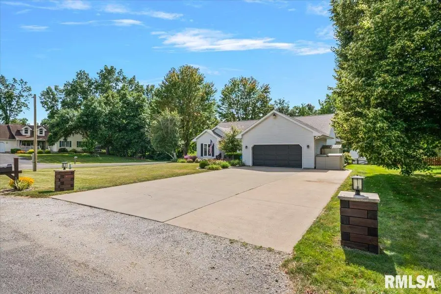 2 Hillcrest Court, Taylorville, IL 62568 - #3