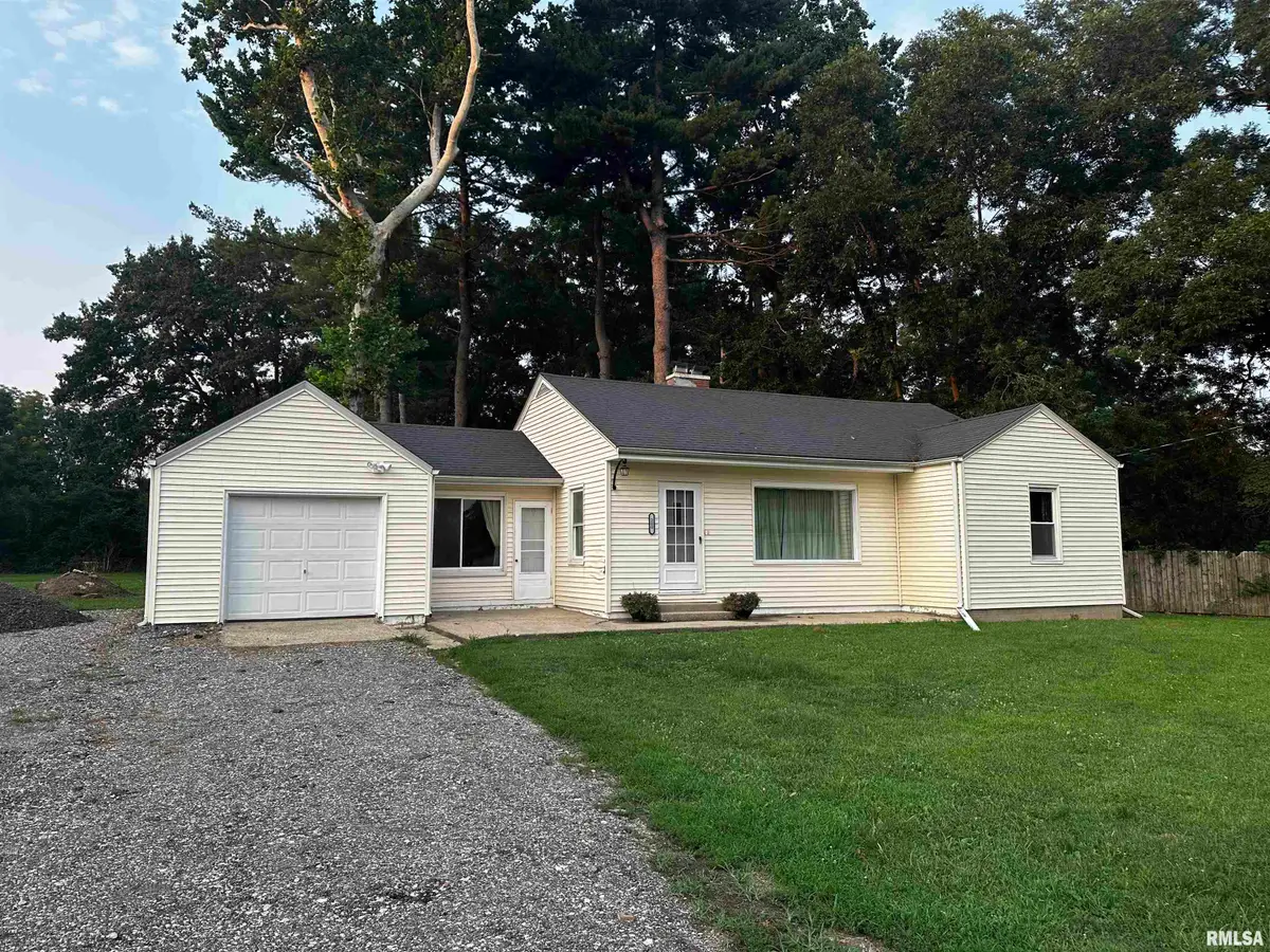 200 N Maple Street, Athens, IL 62613 - #1