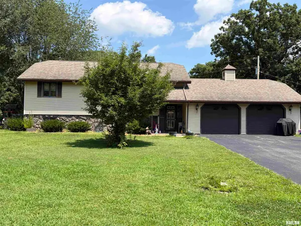 1207 Roosevelt Road, Taylorville, IL 62568