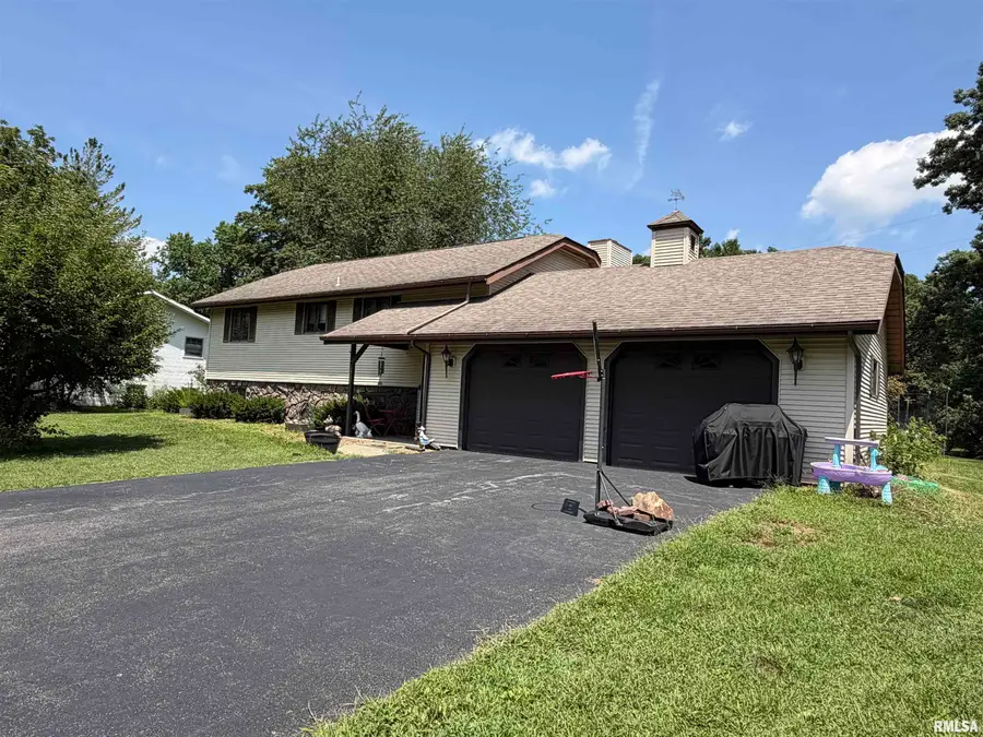 1207 Roosevelt Road, Taylorville, IL 62568 - #2