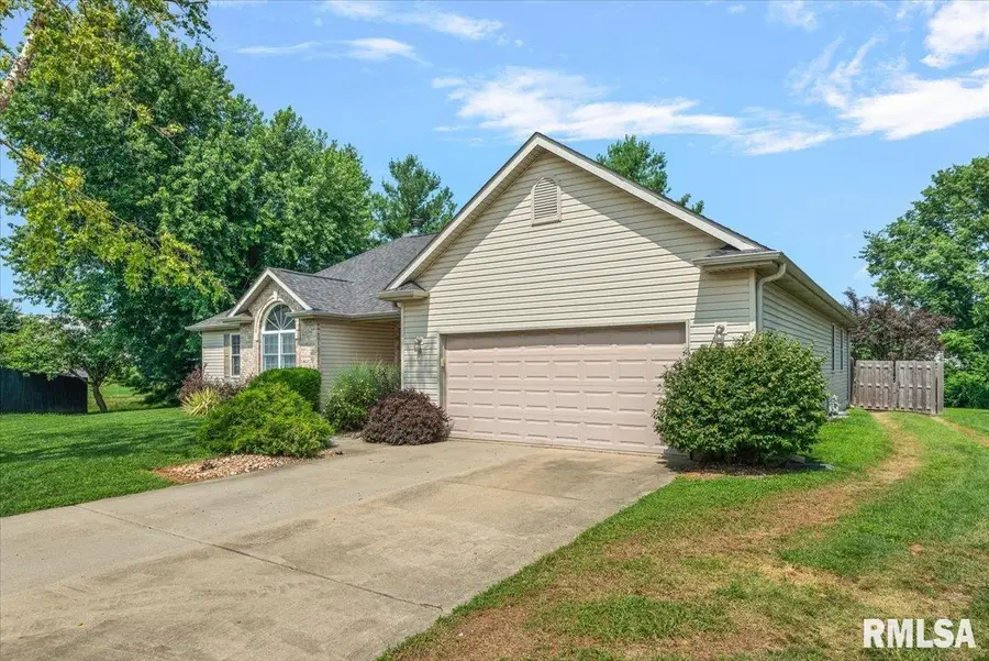 209 Huntington Road, Chatham, IL 62629 - #3