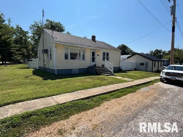 487 W Lewis Street, Palmyra, IL 62674 - #1