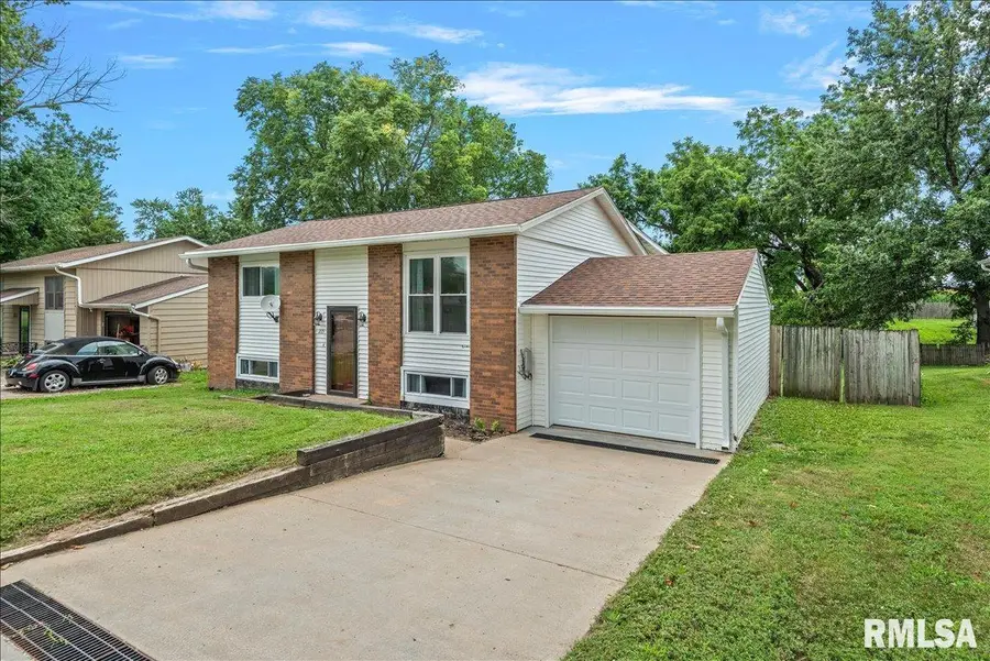 215 Jefferson Street, Pleasant Plains, IL 62677 - #3
