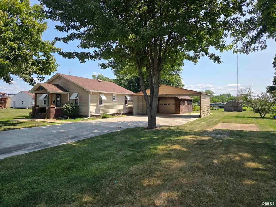 925 S 7th Avenue, Canton, IL 61520 - #3