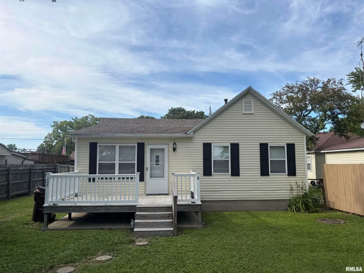 107 W Sycamore Street, Thayer, IL 62689 - #1