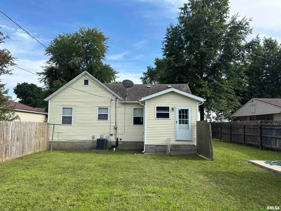 107 W Sycamore Street, Thayer, IL 62689 - #2