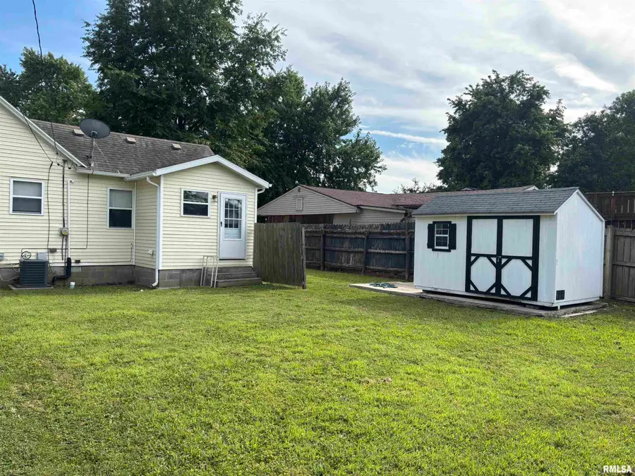 107 W Sycamore Street, Thayer, IL 62689 - #3