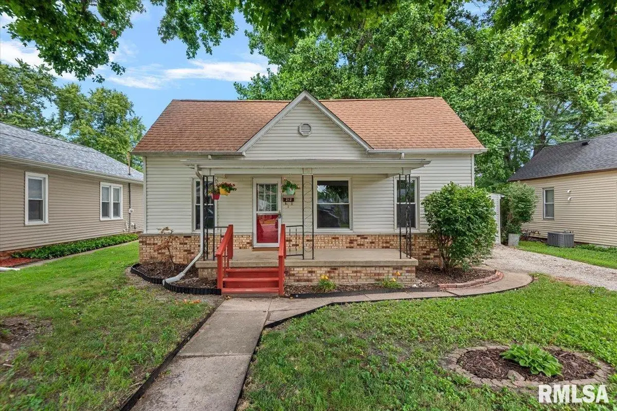 212 E Jefferson Street, Auburn, IL 62615 - #1