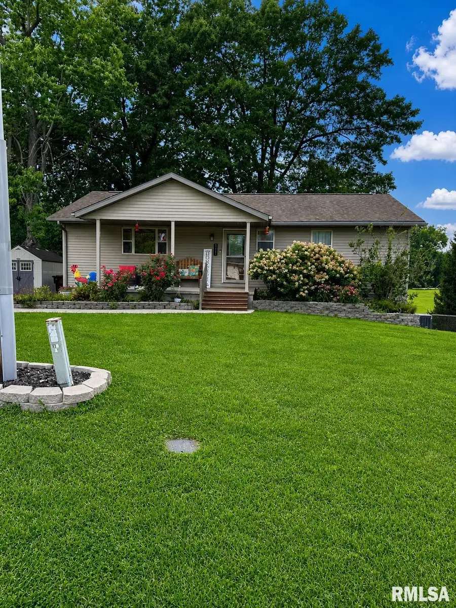 111 S Vollentine Avenue, Taylorville, IL 62568 - #3