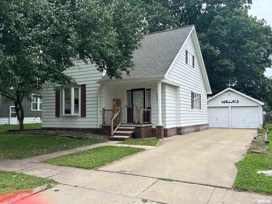 416 S Webster Street, Taylorville, IL 62568 - #2