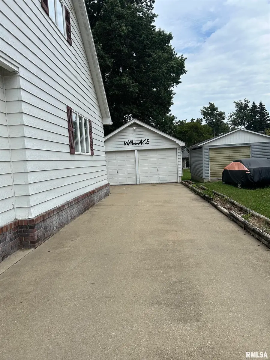 416 S Webster Street, Taylorville, IL 62568 - #3