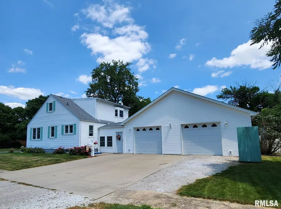 804 N Ottawa Street, Lincoln, IL 62656 - #3