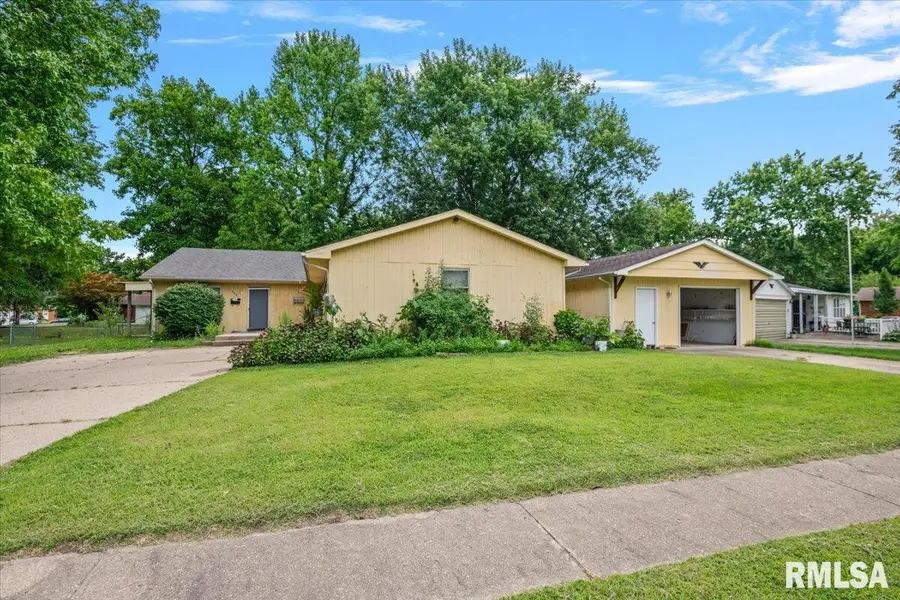 3212-3214 Clarendon Drive, Springfield, IL 62704 - #3