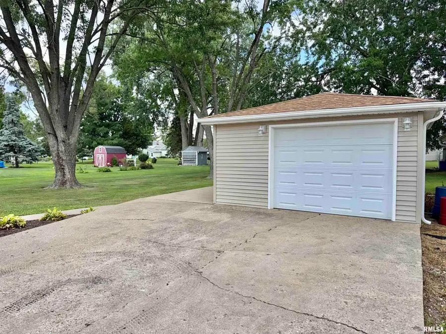 975 Pine Street, Galesburg, IL 61401 - #3