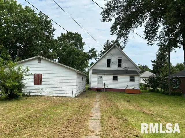 306 W Wabash Street, Stonington, IL 62567 - #3