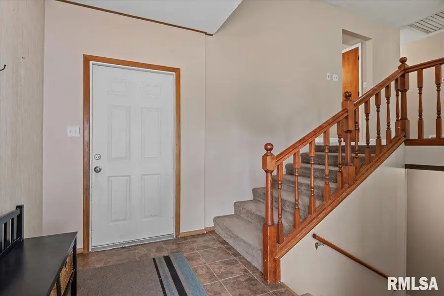 3 Baxter Place, Jacksonville, IL 62650 - #2