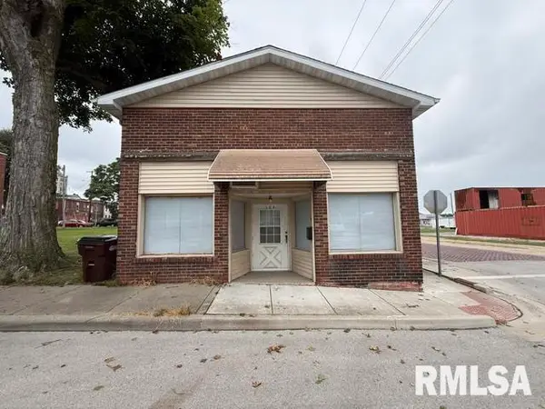 123 N Walnut Street, Taylorville, IL 62568