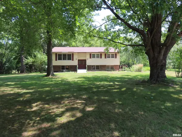 1201 Eiker Road, Knoxville, IL 61401