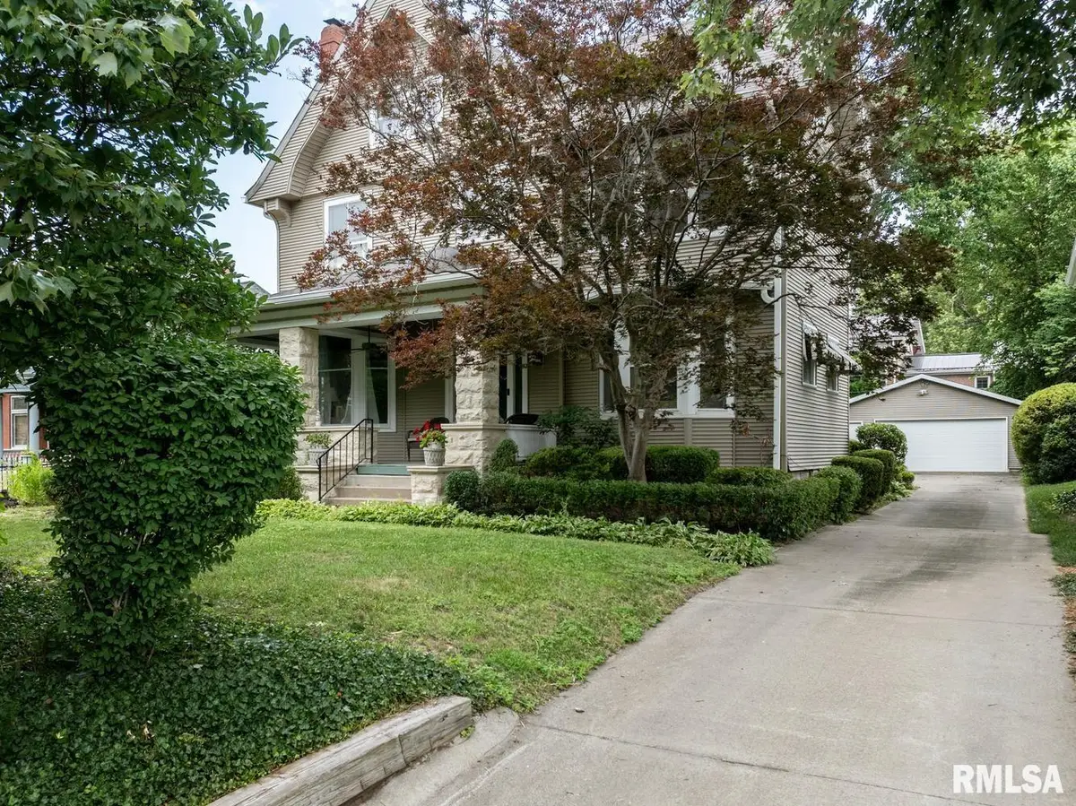 1805 Grove Avenue, Quincy, IL 62301 - #1