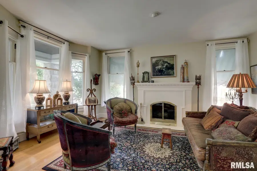 1805 Grove Avenue, Quincy, IL 62301 - #2