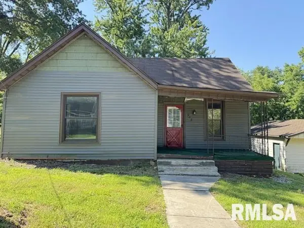 908 E Madison Street, Riverton, IL 62561