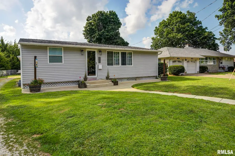 947 Hawley Street, Taylorville, IL 62568 - #2