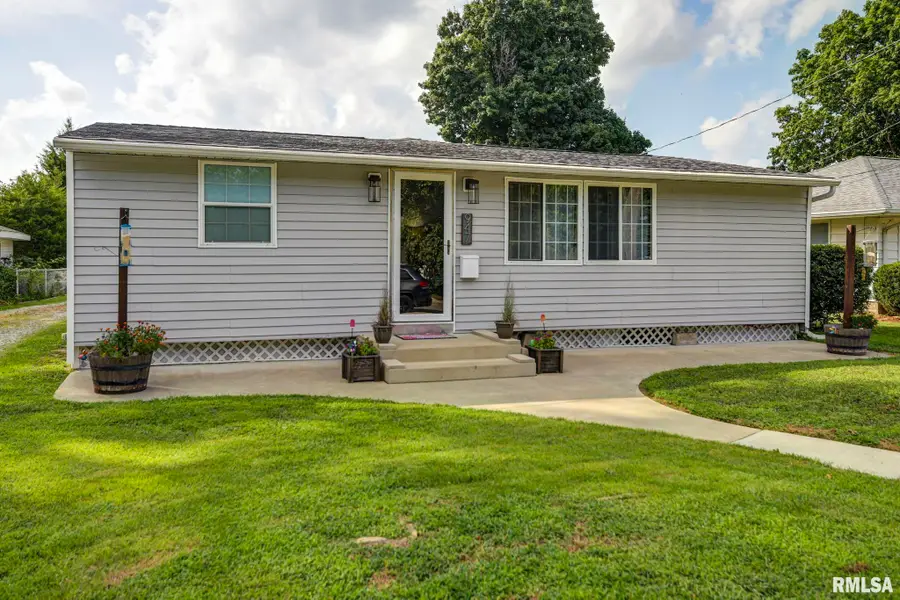 947 Hawley Street, Taylorville, IL 62568 - #3