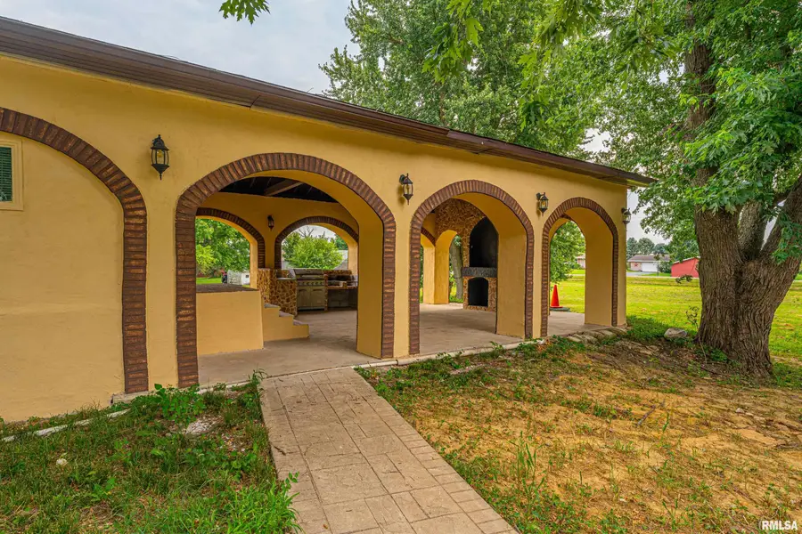 400 S East Street, Waynesville, IL 61778 - #3