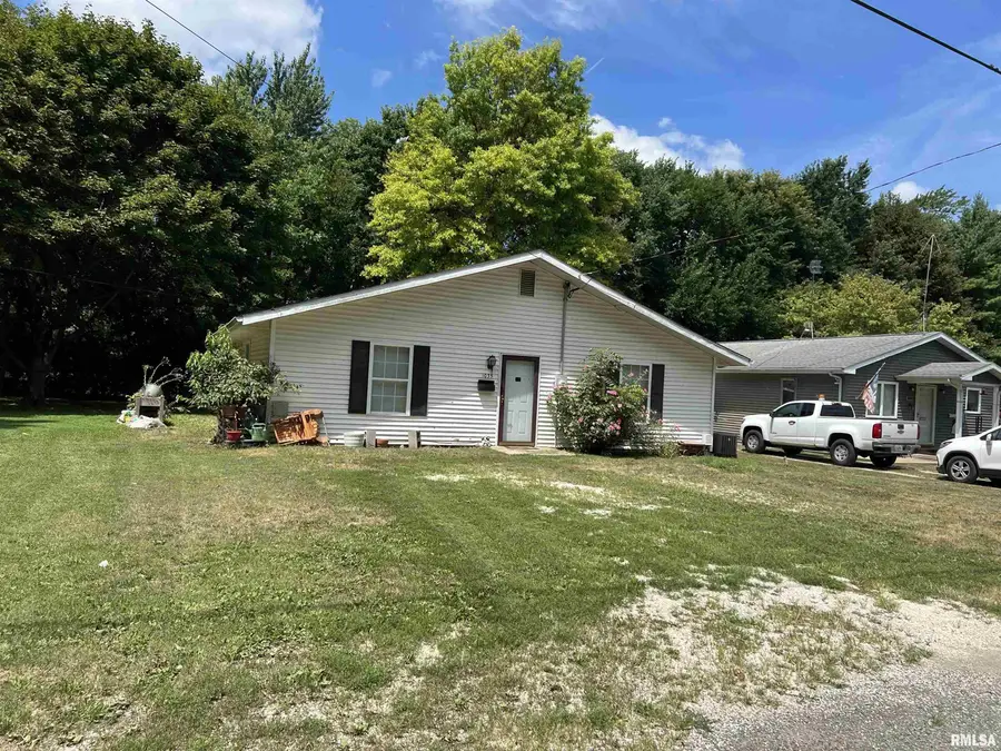 1035 Beesley Avenue, Jacksonville, IL 62650 - #2