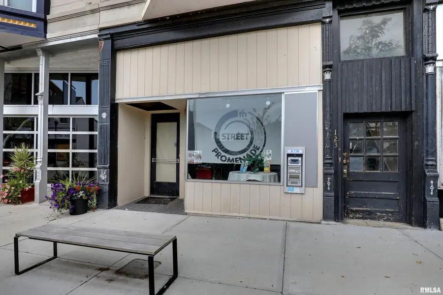 123 N 6th Street, Quincy, IL 62301 - #3