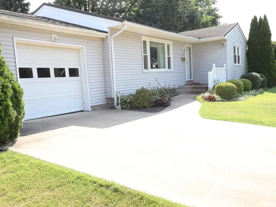 3324 Crest View Drive, Quincy, IL 62301 - #3