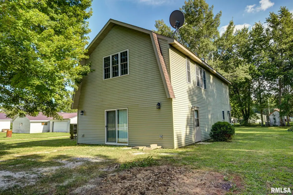 112 E Grand Avenue, Owaneco, IL 62555 - #1
