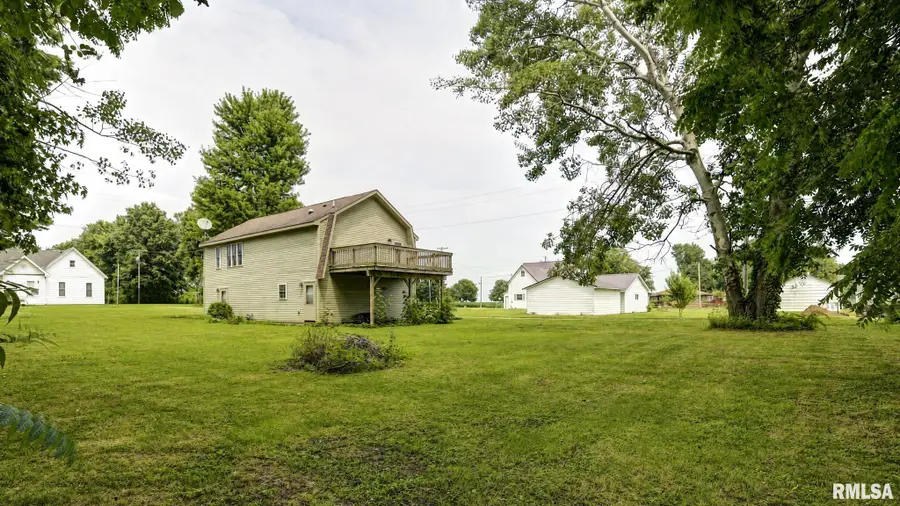 112 E Grand Avenue, Owaneco, IL 62555 - #3