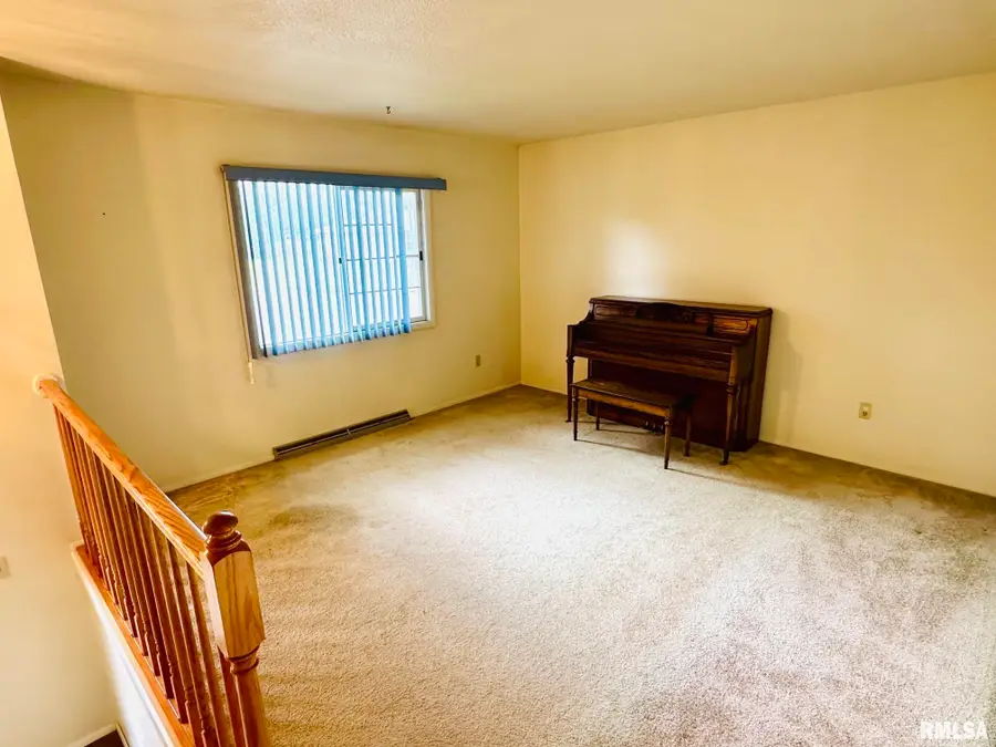 8 Highview Drive, Jacksonville, IL 62650 - #2