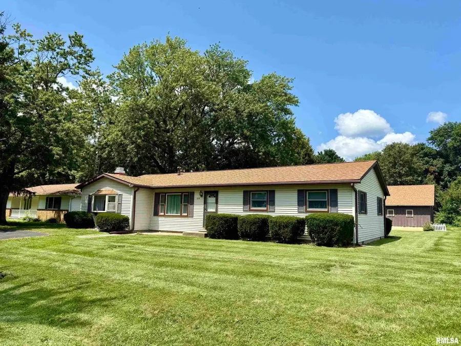 628 W Van Buren Street, Greenview, IL 62642 - #2