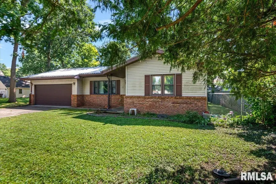 322 S Finis Street, Virden, IL 62690 - #2