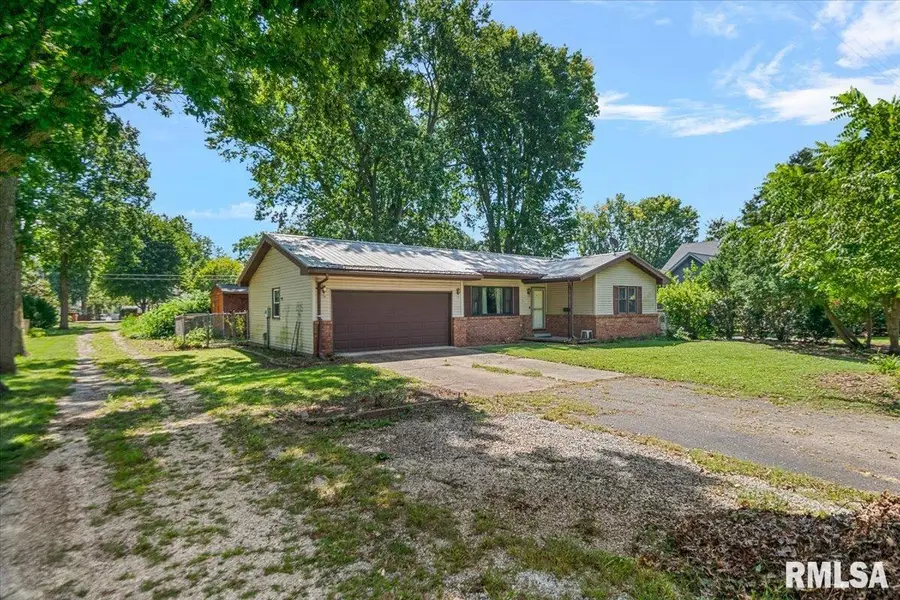 322 S Finis Street, Virden, IL 62690 - #3