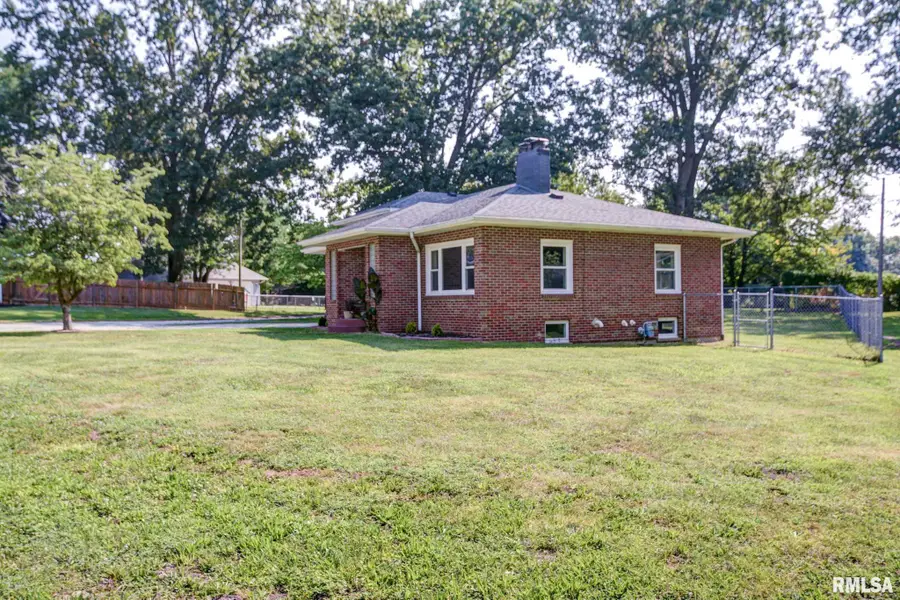 226 Summit Avenue, Taylorville, IL 62568 - #3