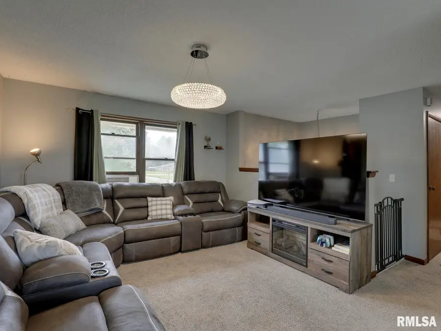 718 W Tolton Drive, Quincy, IL 62305 - #3